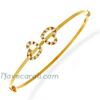 Yellow gold bangle with cubic zirconia on heart designs
